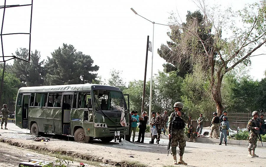 Атентатор взриви военен автобус в Кабул