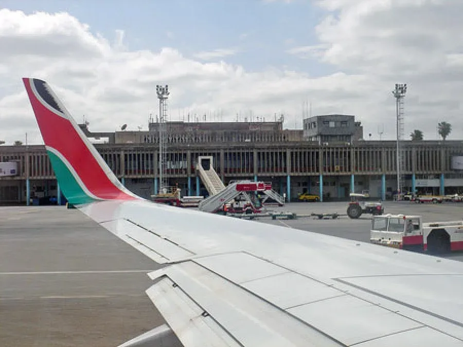 Самолет се разби в търговска сграда в Найроби