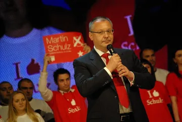 Станишев готов на референдум в БСП