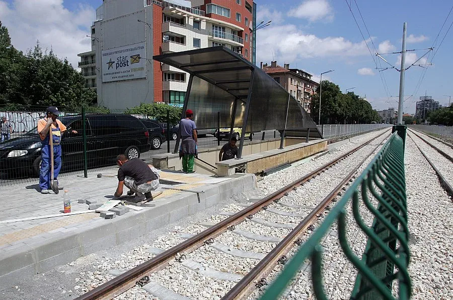 Семинарията и "България" затворени още седем дни