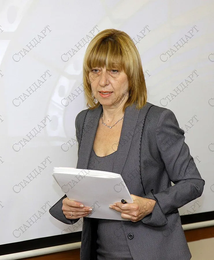 136 000 лева бил хонорарът за учебник