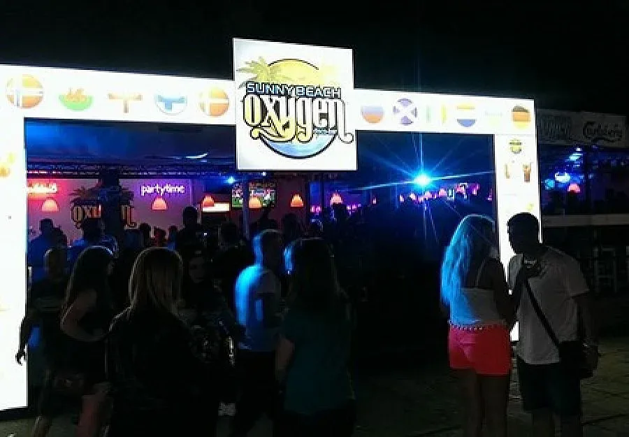 Пак пребиха и обраха англичани в еротичен бар в Слънчев бряг