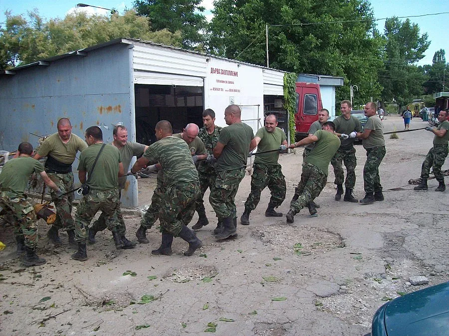 Военни почистиха над 1600 м речно корито в Добрич