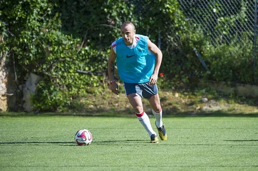 ВИДЕО и СНИМКИ: Бербатов и Фалкао тренират рамо до рамо 