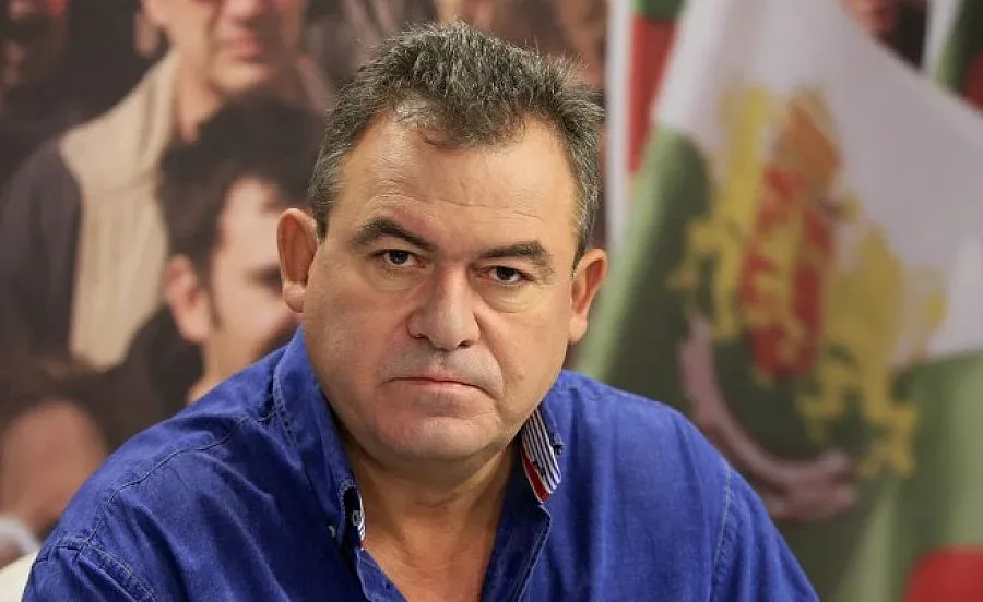 Продават части от хотела на Богомил Бонев