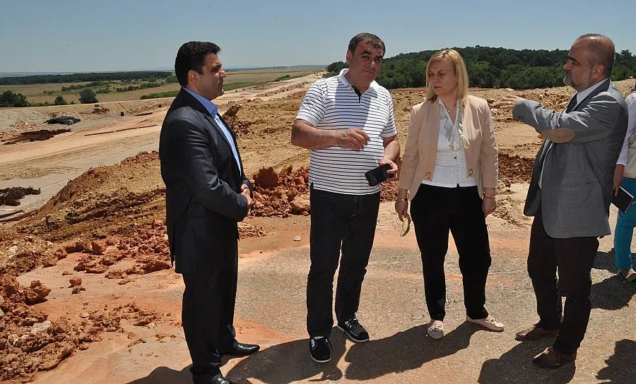 Караме по част от АМ „Марица“ чак през март 2015 година