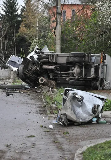Шофьор загина, след като обърна камиона си в канавка