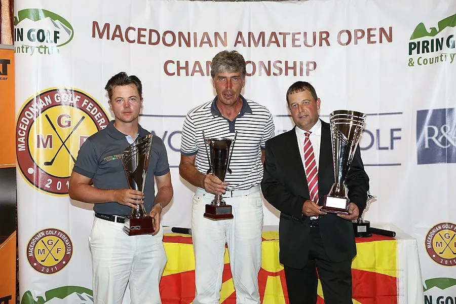 Македонци играха голф под Пирин планина