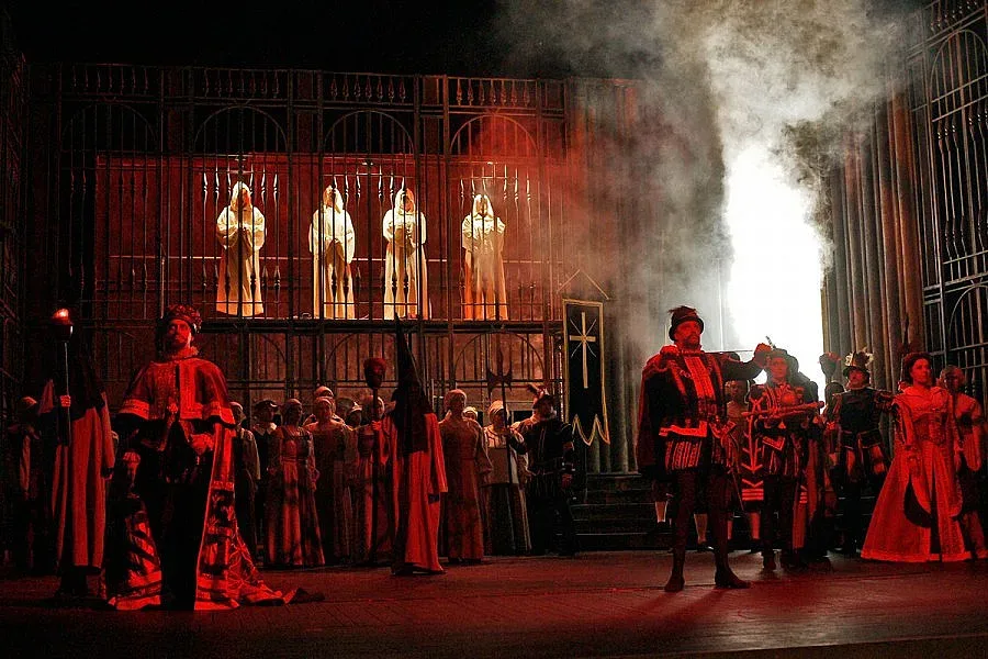 Кралският двор на Испания се мести на Античния театър 