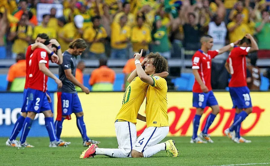 ОБЗОР: Бразилия хапна пица с Чили