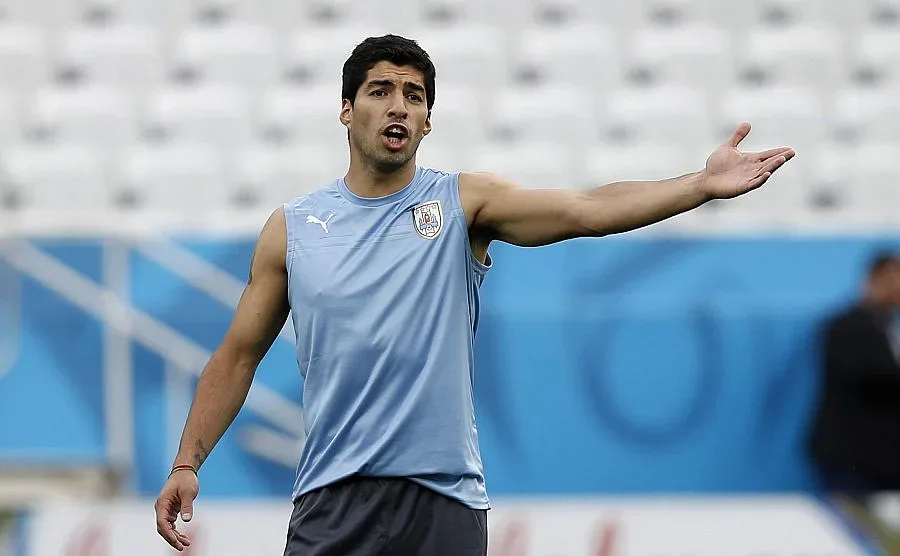 Прикрили още 5 случая на ухапани футболисти от Суарес