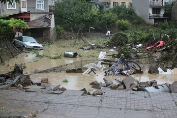 Търговска верига дари електроуреди на пострадали от потопа