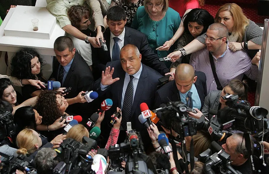 Бойко с експерти в кабинет на спасението