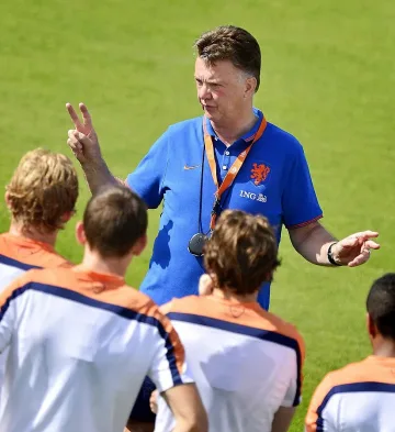 Ван Гаал взе ФИФА за мезе