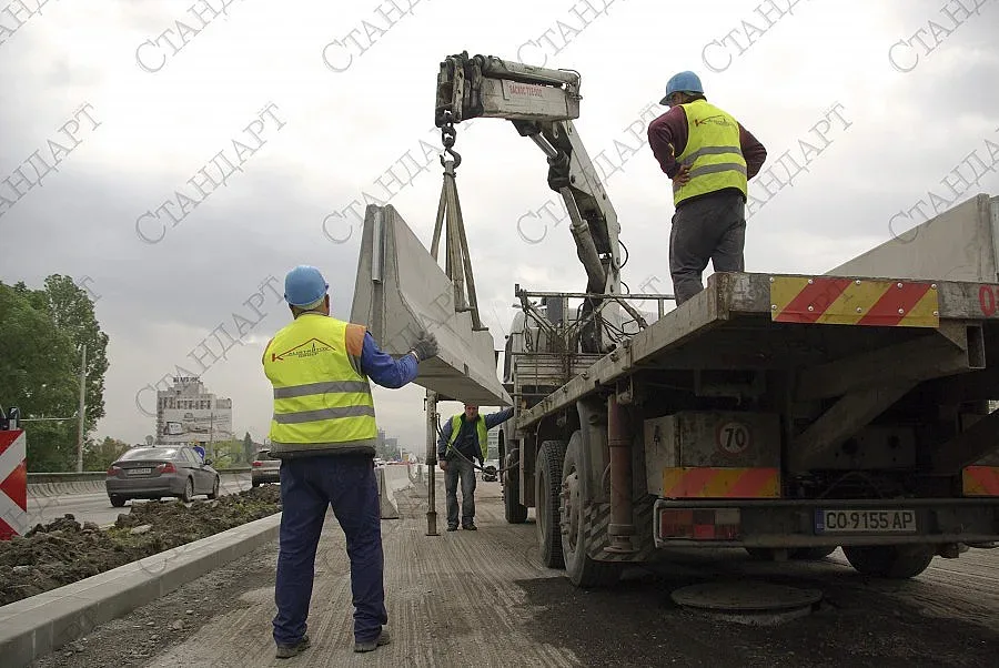 Пуснаха новото платно на 4-ти км, затвориха другото