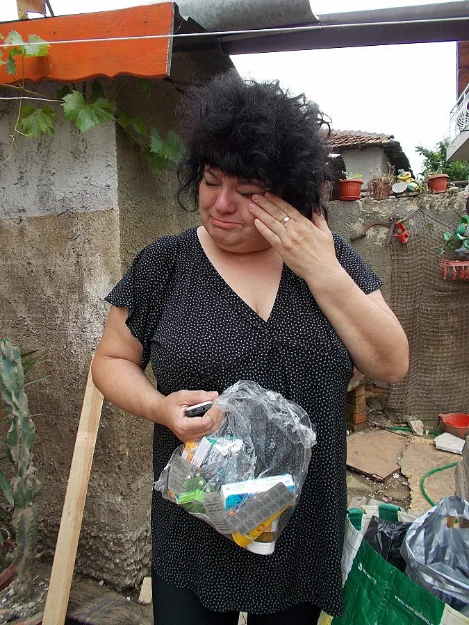 Елка и синът й са на улицата след потопа