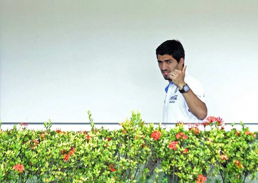 Луис Суарес губи спонсори