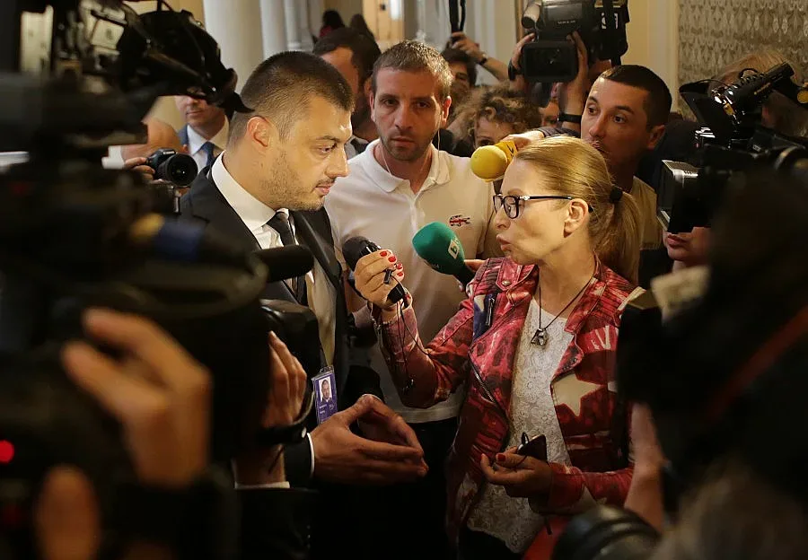 Консултациите в парламента - без "Атака", но с Бареков