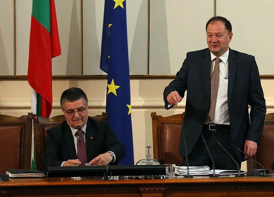 Консултациите за вота пред провал (ОБЗОР)