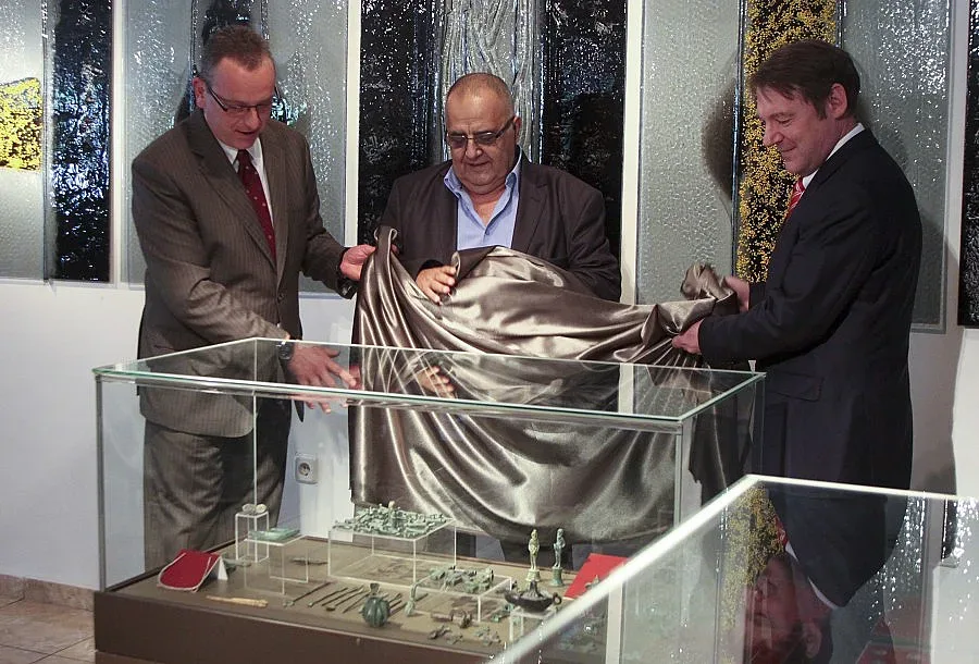 Агенти спасиха фалоси и скалпел за милиони