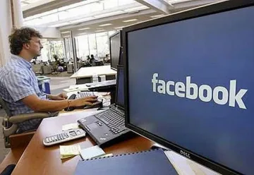 Ползваме нова версия на Facebook докато сме на работа