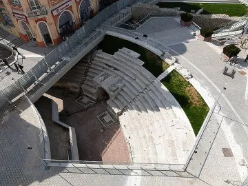 Пускат туристите без пари в Римския стадион