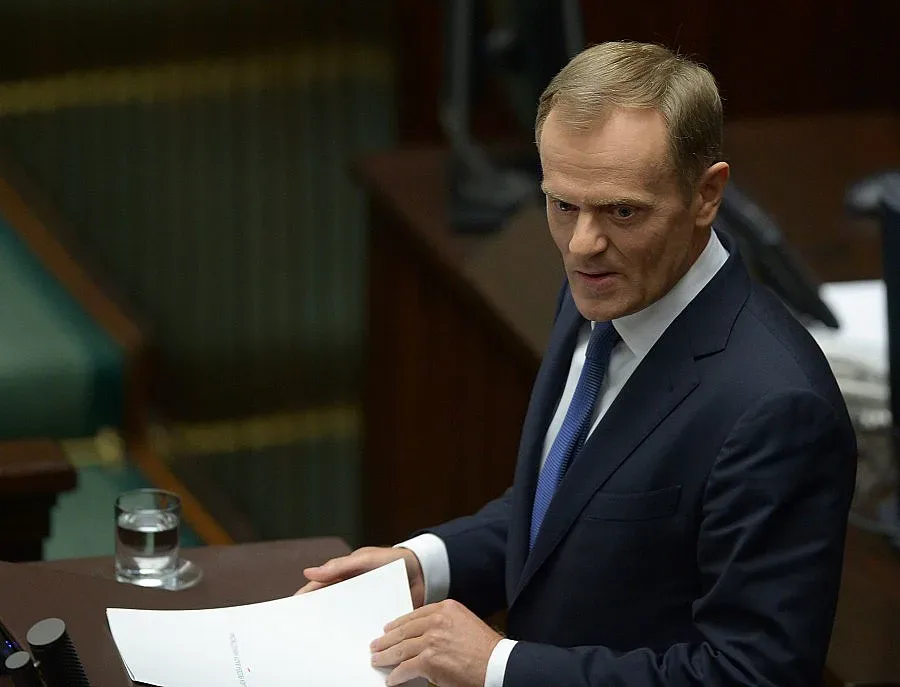 Премиерът на Полша оцеля при вота на доверие