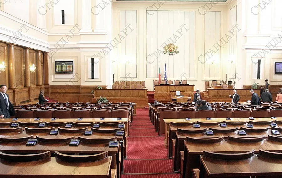 Парламентът не събра кворум, пак няма да заседава