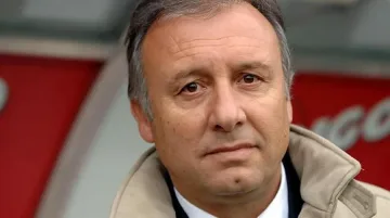 И наставникът на Япония хвърли оставка