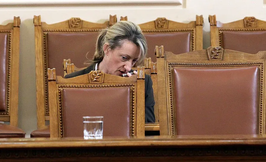 Спряха отпуските на еврочиновници