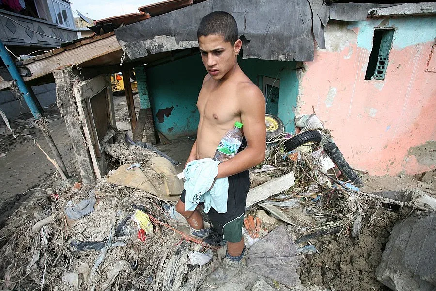 Потопът остави Ръза без майка и прабаба