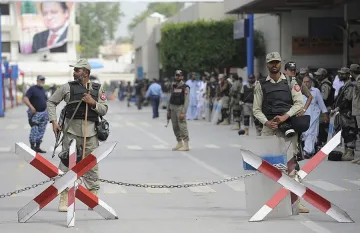 Стрелба по пътнически самолет в Пакистан