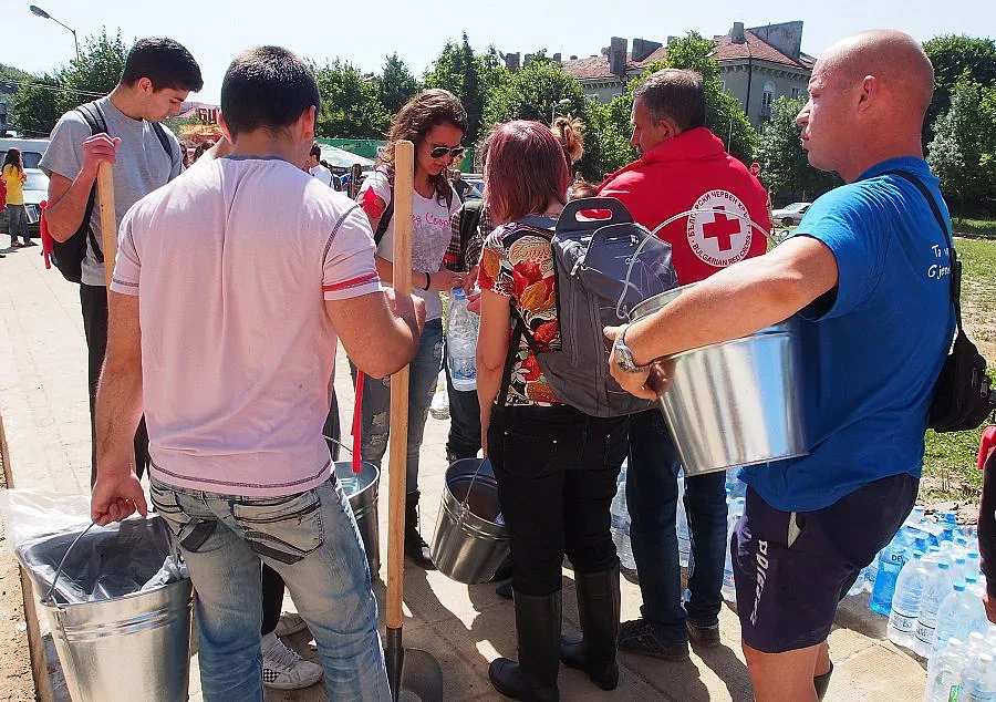 Пристигат ботуши и вода от „Мини Марица –изток"