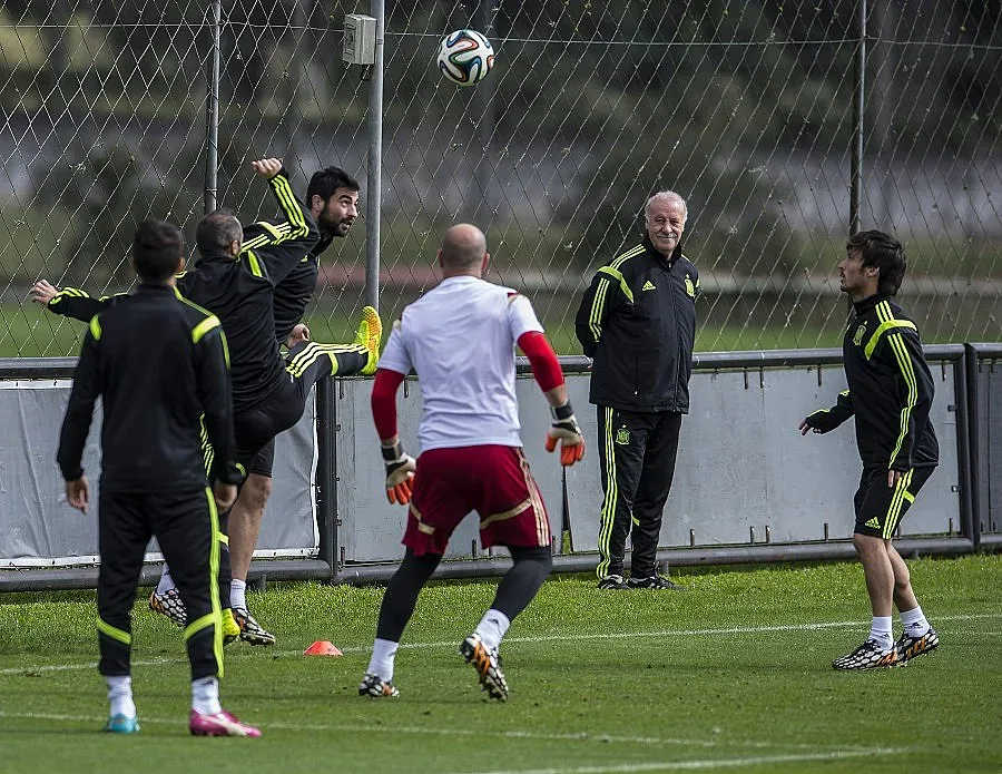 Мълния удари самолета на Испания 