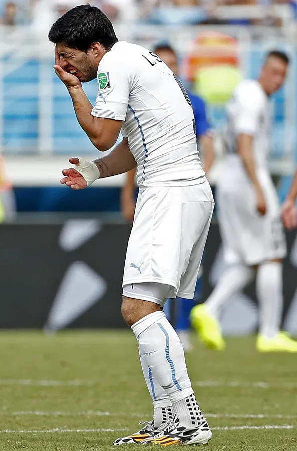 ФИФА мисли наказанието на „канибала" Суарес