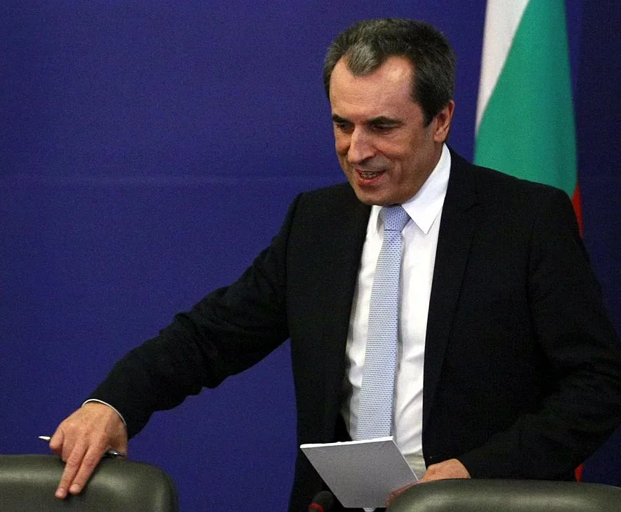 Орешарски: Държавата взима КТБ