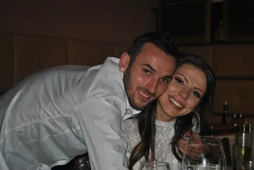 Модел глези левскар с пиле и спагети