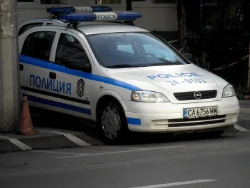 Бандити отвличат и ограбват таксиджия