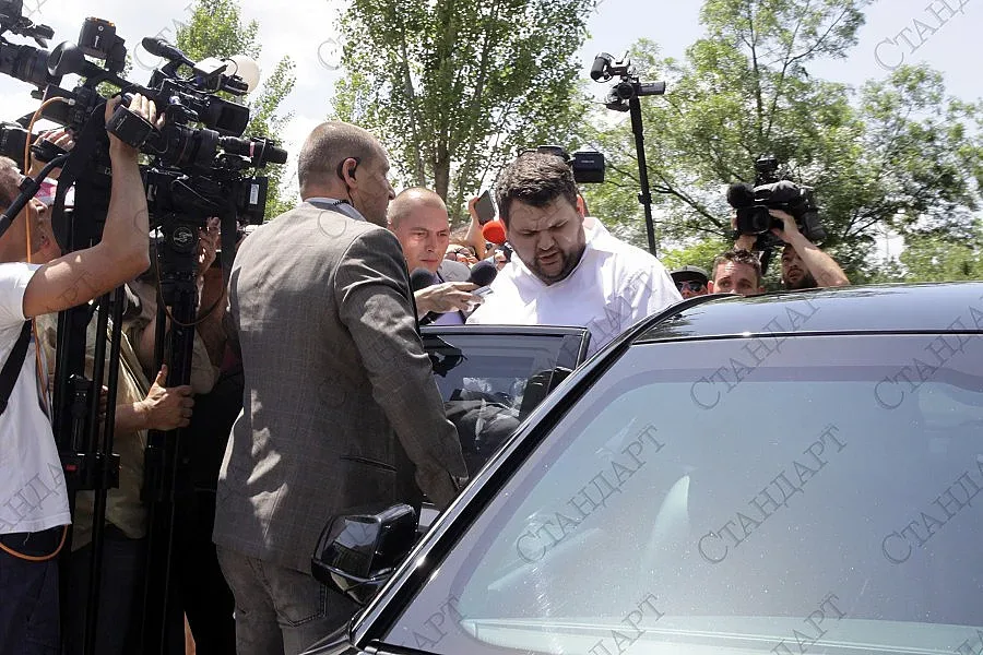 Пеевски: Василев се страхува от вложителите, които завлече