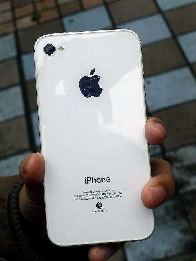 Apple стартира производство на два нови модела на iPhone