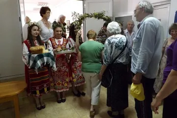 Китка от еньовски билки за здраве получиха кърджалийци