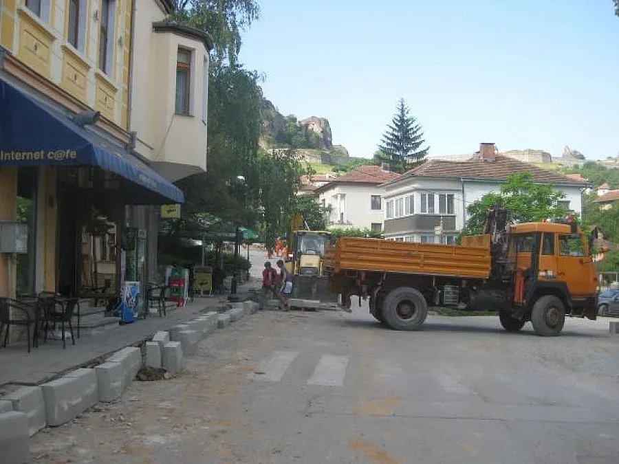 В Белоградчик асфалтират улиците към историческата крепост