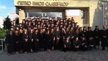 Абитуриенти от Кърджали се премениха в тоги за дипломирането си