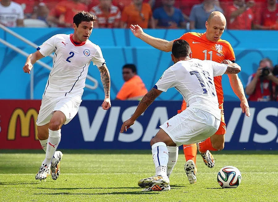 Холандия нанесе удар над Чили в оспорван двубой