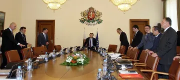 Спрягат за премиер финансист и учен