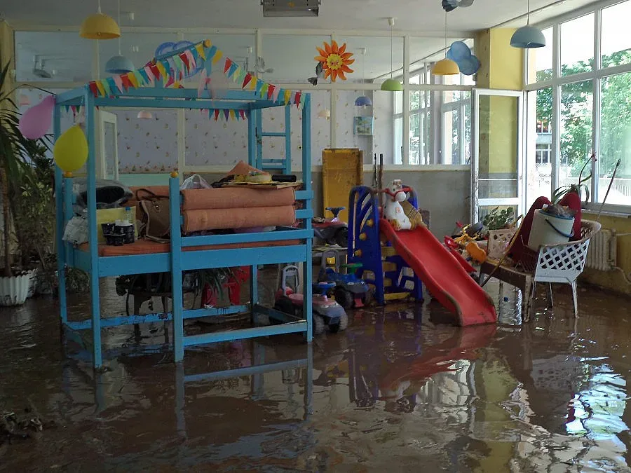 Добрич се бори с тинята