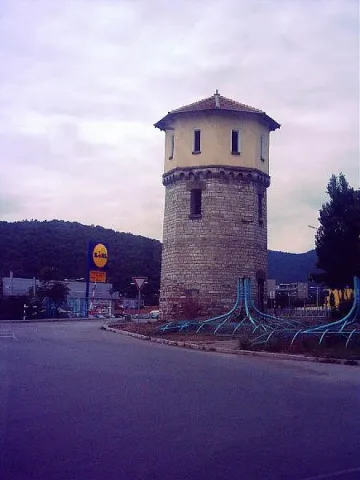 Уникална кула влиза в ново кръгово движение в Сливен