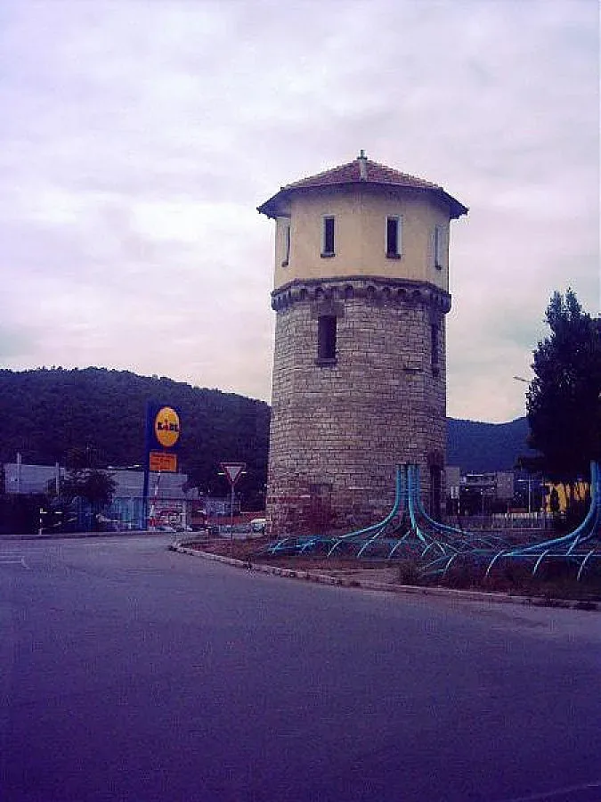 Уникална кула влиза в ново кръгово движение в Сливен