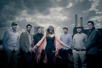 Космическите Submotion Orchestra с концерт в София и на морето