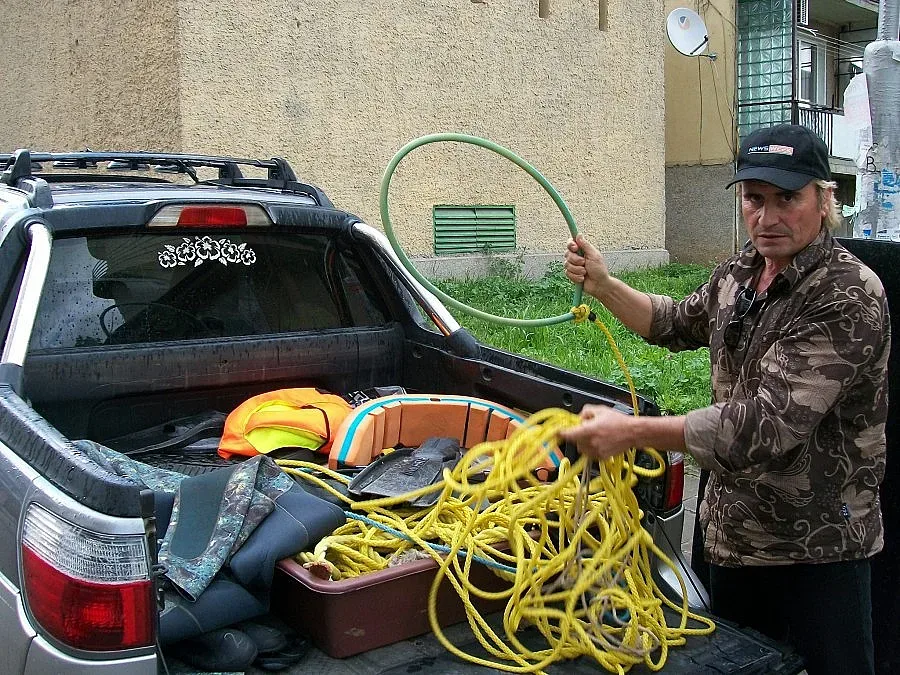 Спасителят от Дебелец оцелял 22 ч сред акули